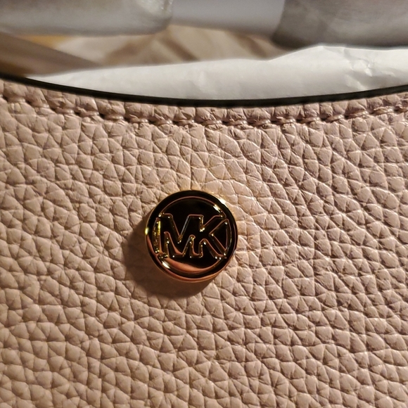 Michael kors  HP briley blush messanger sold out boxed - Picture 6 of 10